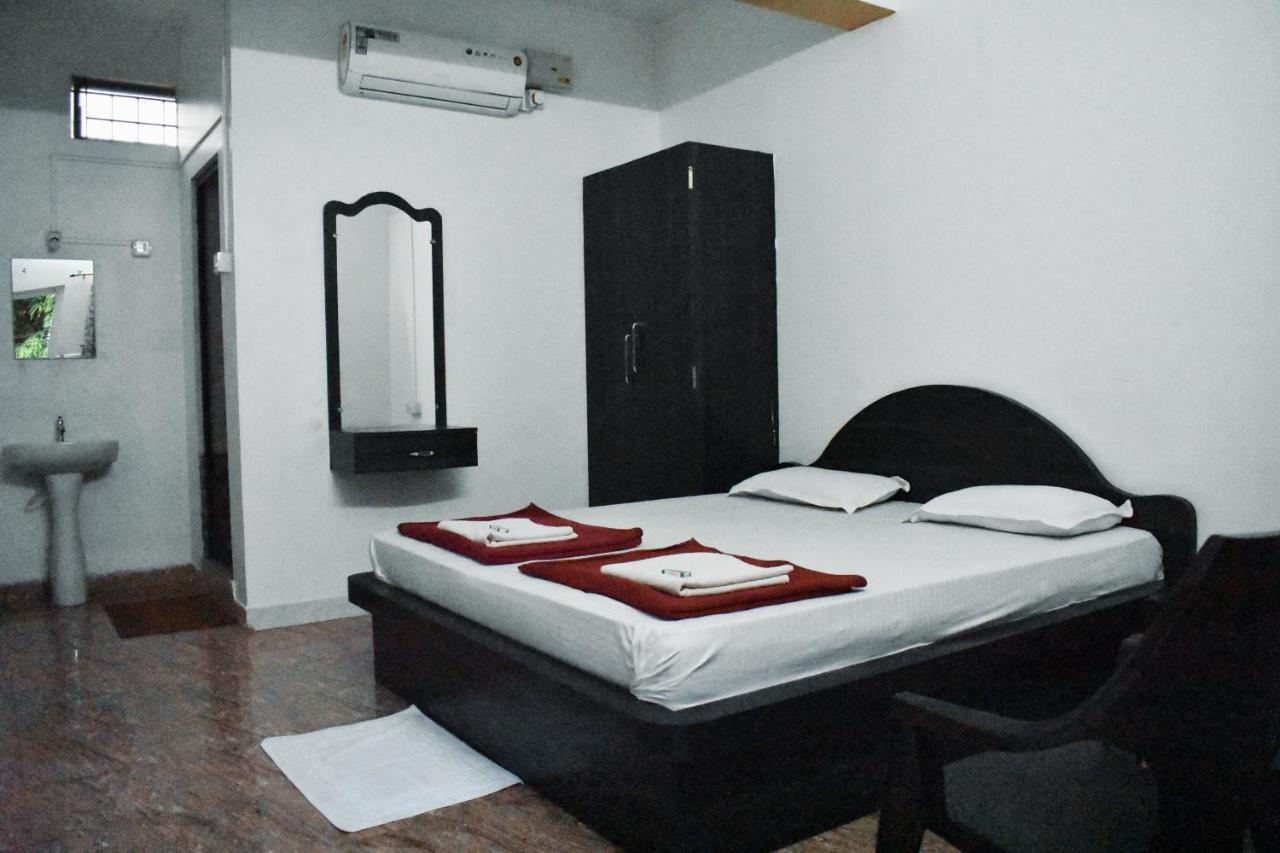 Hotel Gananjaya ゴカルナ エクステリア 写真